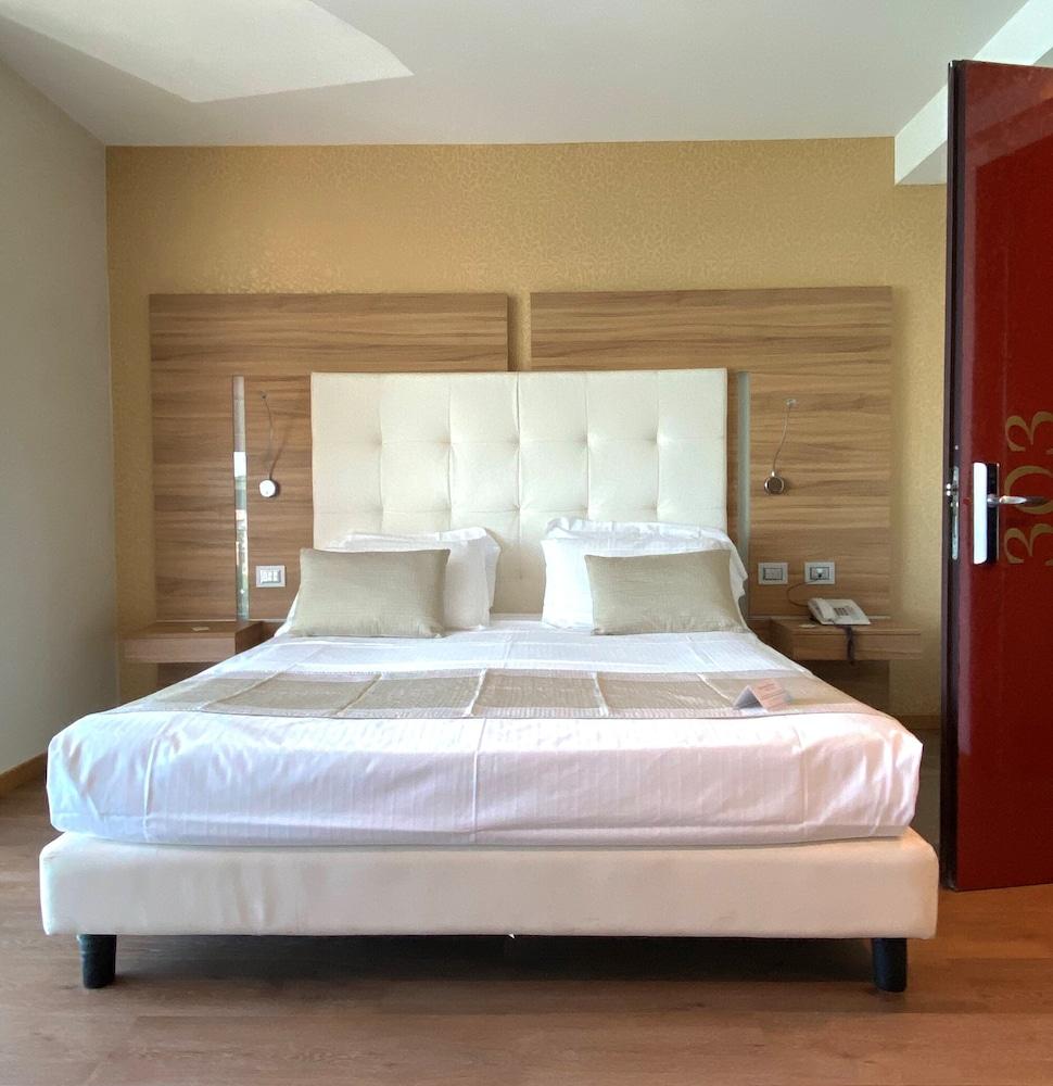Kriss Internazionale Hotel Μπαρντολίνο Εξωτερικό φωτογραφία