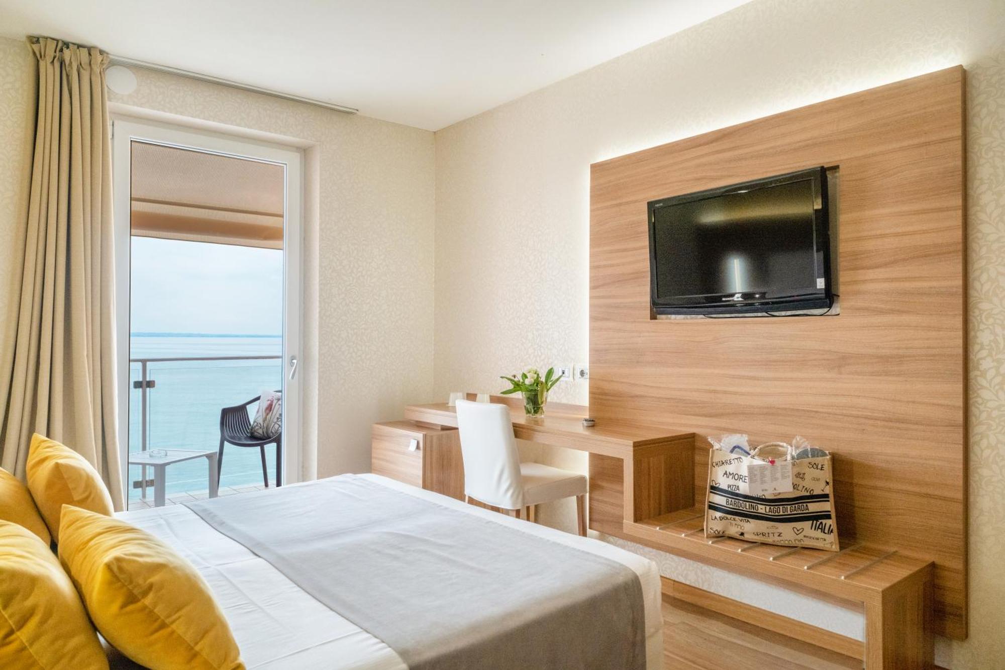 Kriss Internazionale Hotel Μπαρντολίνο Εξωτερικό φωτογραφία
