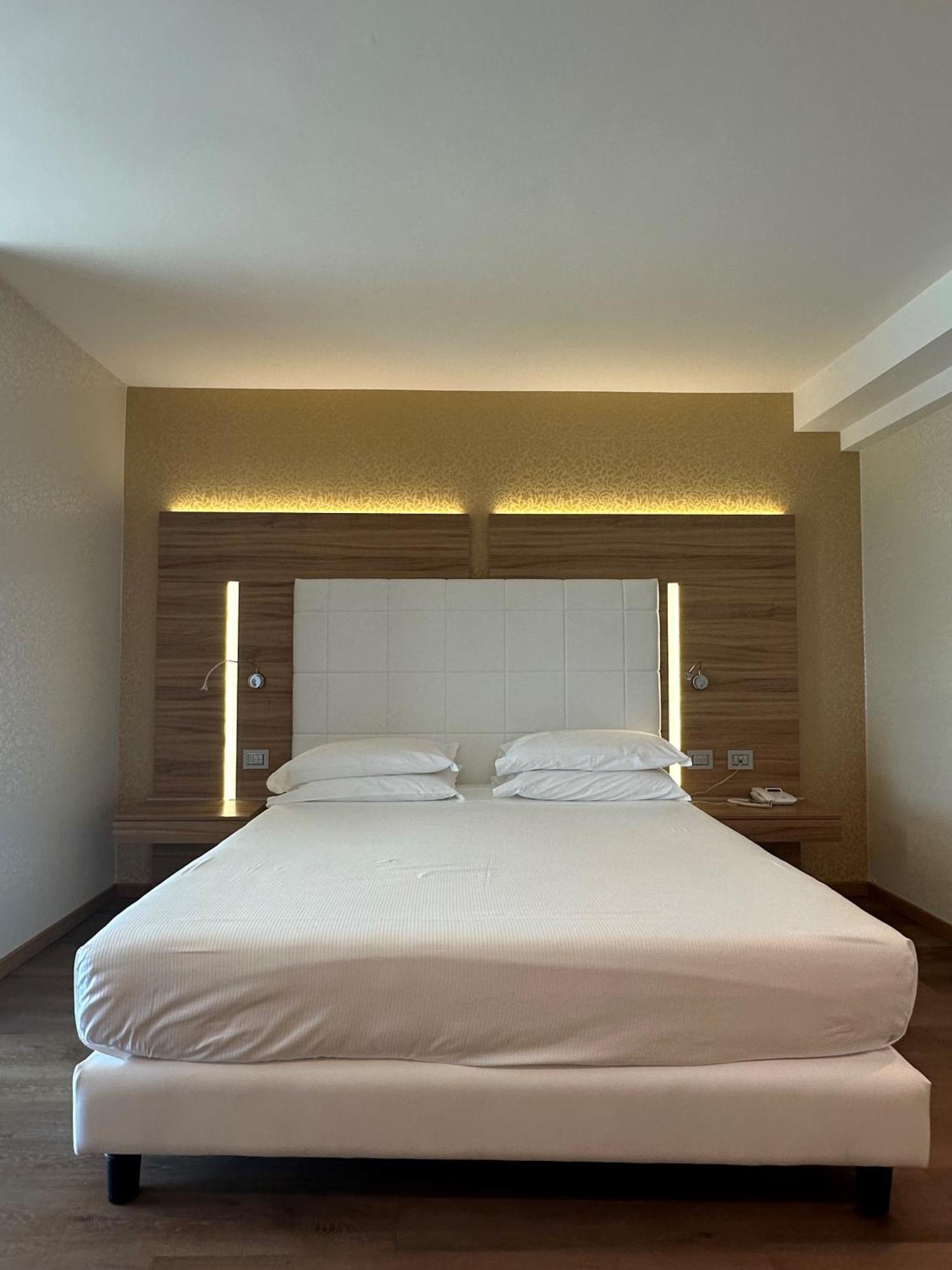 Kriss Internazionale Hotel Μπαρντολίνο Εξωτερικό φωτογραφία