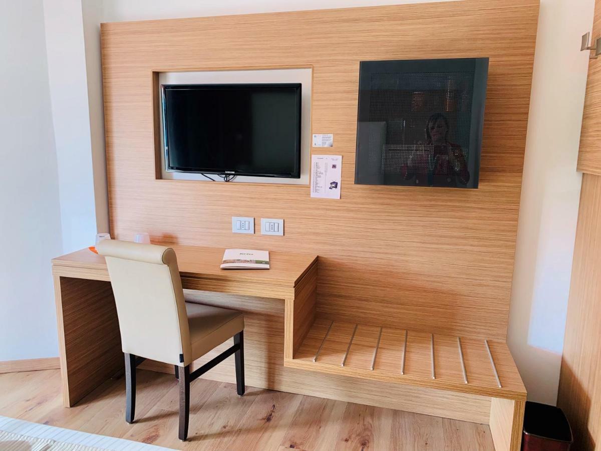Kriss Internazionale Hotel Μπαρντολίνο Εξωτερικό φωτογραφία